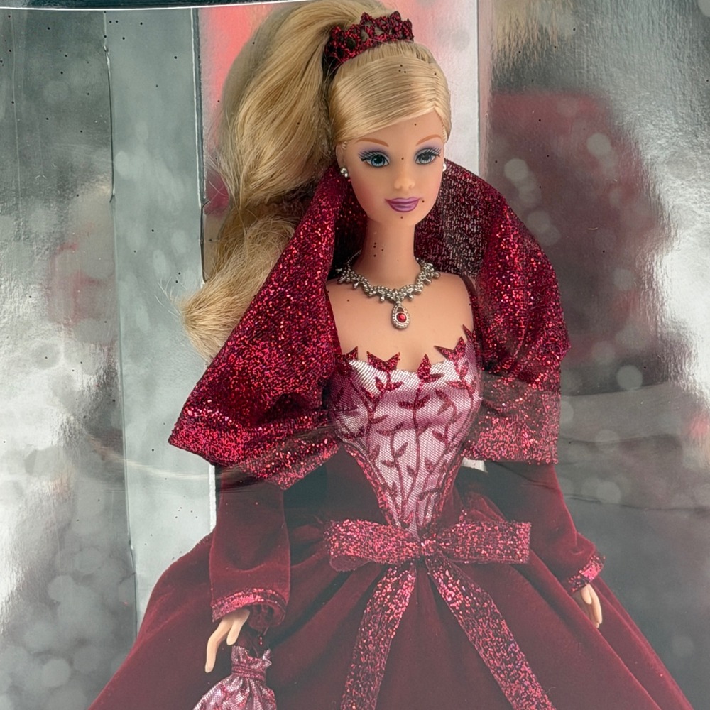 Mattel 2002 Holiday Celebration Barbie Special Edition Burgundy Gown 56209 NIB